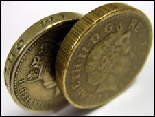 Detecting counterfeit £1 coins